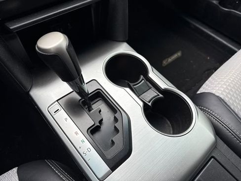 Used 2014 Toyota Camry SE image 28