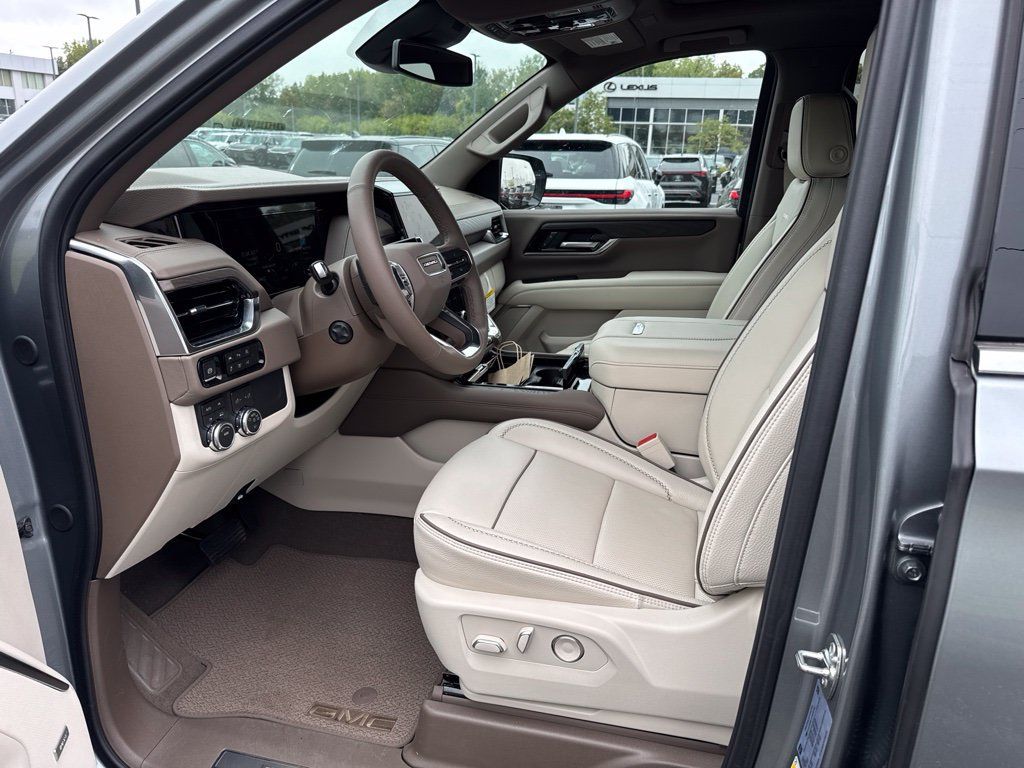 Used 2026 GMC Yukon Denali w/ Sun & Power Step Package AWD/4WD image 28