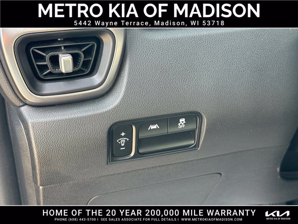 Used 2021 Kia Sorento S w/ Panoramic Sunroof Package AWD/4WD image 16
