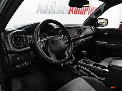Used 2021 Toyota Tacoma TRD Sport AWD/4WD image 3