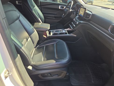 Used 2020 Ford Explorer XLT w/ Equipment Group 202A AWD/4WD image 29