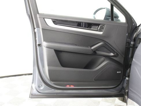 New 2026 Porsche Cayenne Coupe AWD/4WD image 21