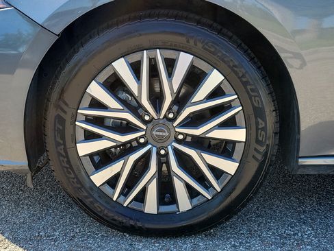 Certified 2024 Nissan Altima 2.5 SV FWD image 9