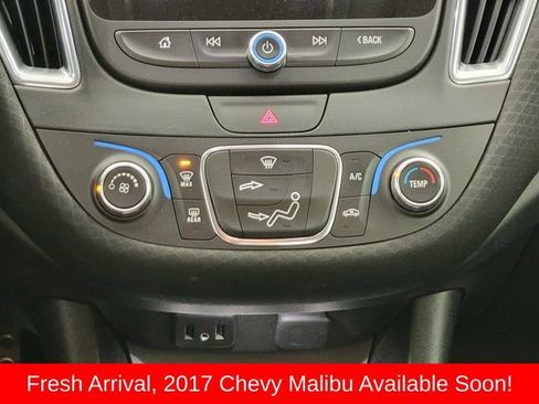 Used 2017 Chevrolet Malibu LT image 23