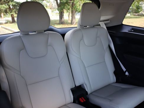 Used 2018 Volvo XC90 T6 Momentum w/ Convenience Package AWD/4WD image 22