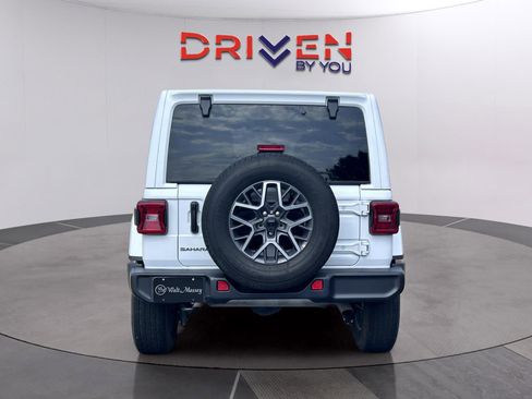 Used 2025 Jeep Wrangler Unlimited Sahara AWD/4WD image 4