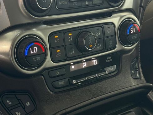 Used 2018 Chevrolet Suburban Premier AWD/4WD image 20