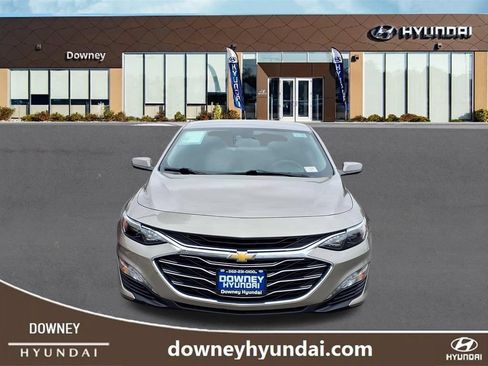 Used 2023 Chevrolet Malibu LT FWD image 2