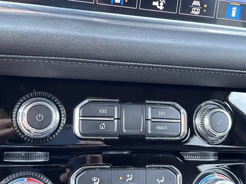 Used 2021 GMC Yukon Denali w/ Denali Premium Package AWD/4WD image 43