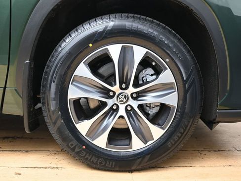 Used 2023 Toyota Highlander XLE image 17