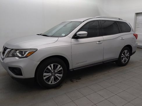 Used 2020 Nissan Pathfinder SV FWD image 2