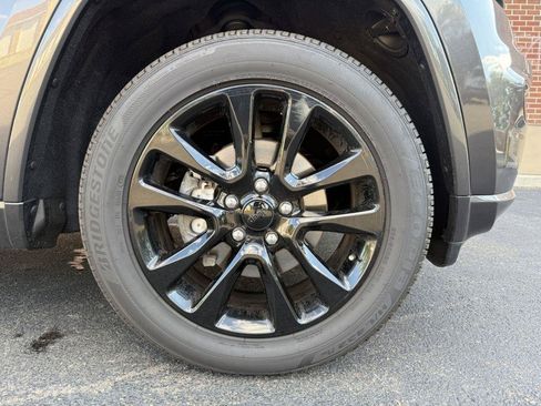 Used 2019 Jeep Grand Cherokee Altitude AWD/4WD image 40