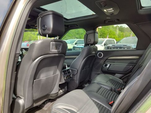 Used 2023 Land Rover Discovery Metropolitan Edition AWD/4WD image 15