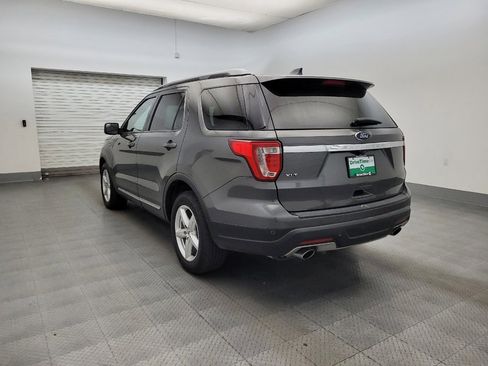 Used 2018 Ford Explorer XLT image 5