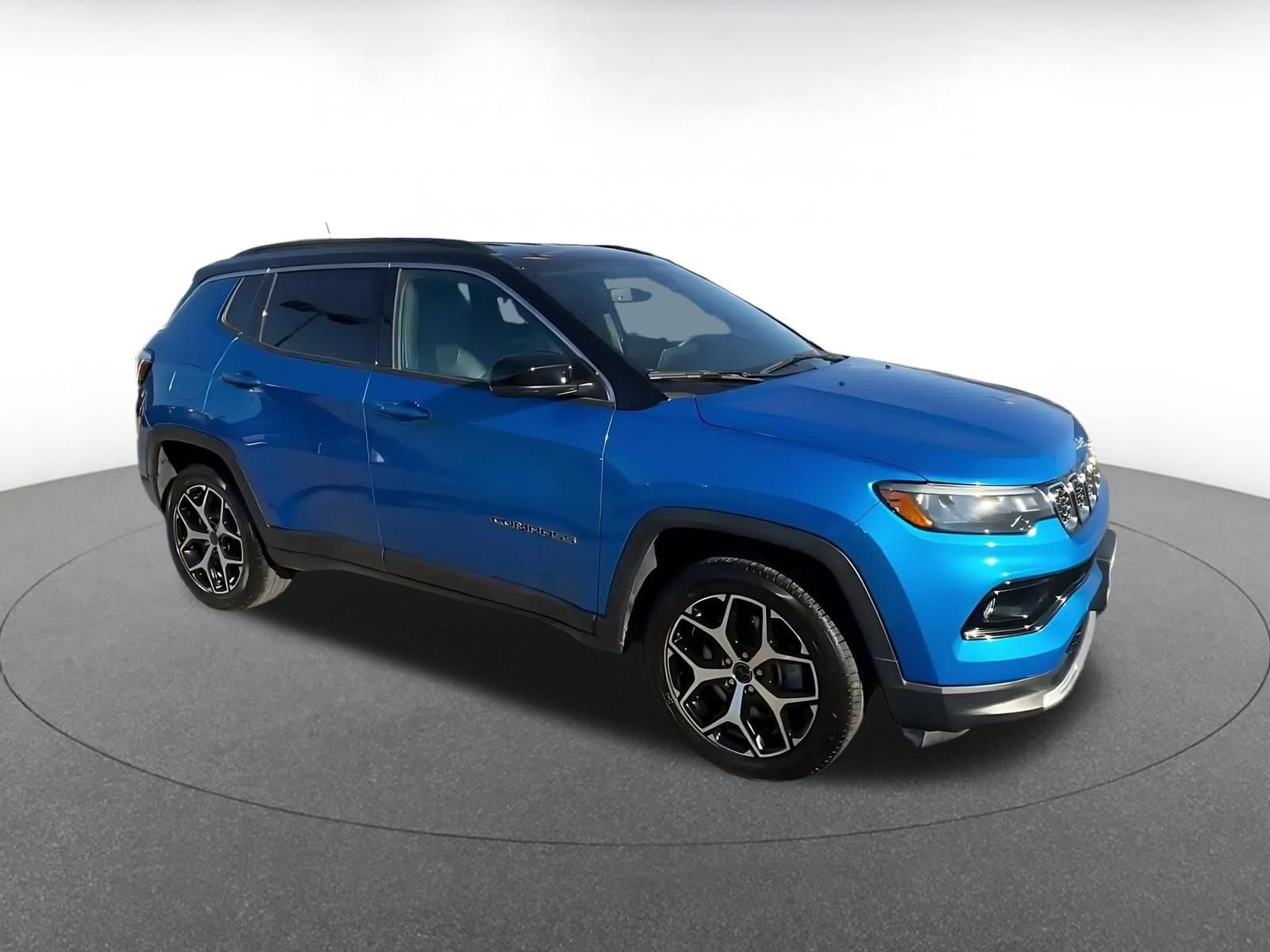 Used 2025 Jeep Compass Limited AWD/4WD image 2
