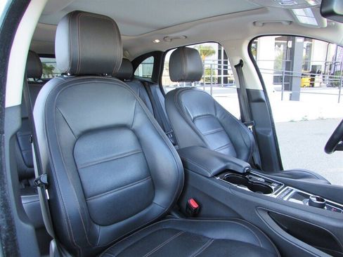 Used 2017 Jaguar F-PACE Prestige AWD/4WD image 33