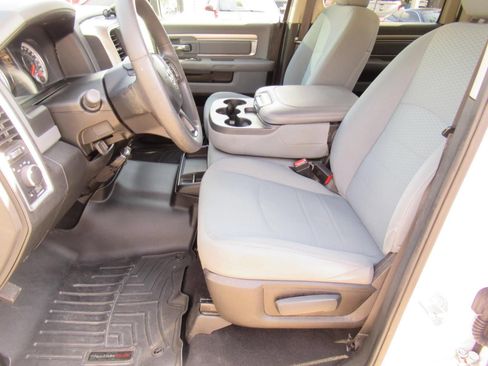 Used 2019 RAM 1500 Classic SLT AWD/4WD image 19