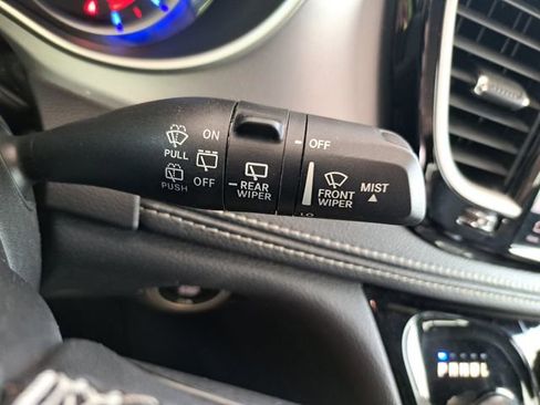 Used 2024 Chrysler Pacifica Limited FWD image 18