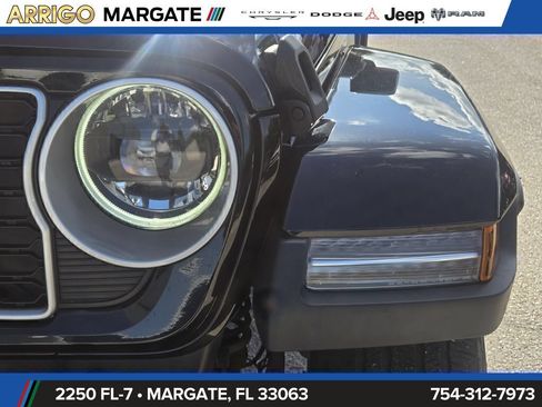 Used 2025 Jeep Wrangler Unlimited Sahara w/ Safety Group AWD/4WD image 10