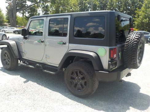 Used 2018 Jeep Wrangler Unlimited Sport AWD/4WD image 3