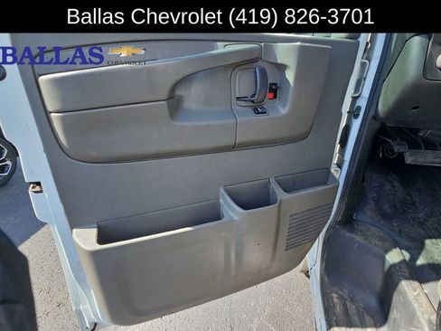 Used 2014 Chevrolet Express 2500 RWD image 23