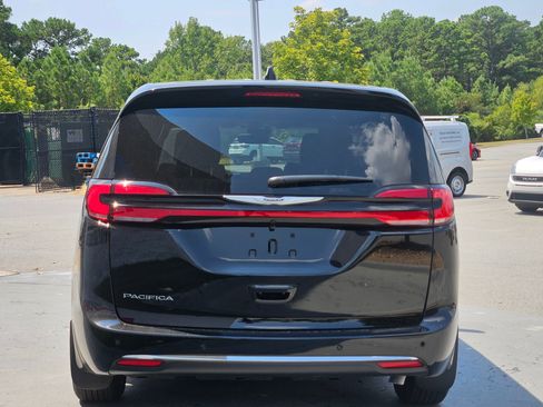 New 2026 Chrysler Pacifica Select image 6