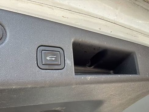 Used 2019 Chevrolet Equinox LT image 37