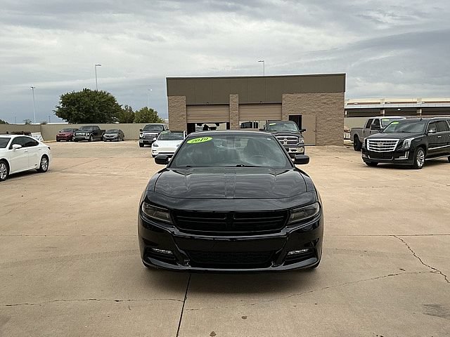 Used 2019 Dodge Charger SXT AWD/4WD image 2