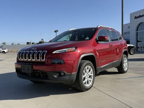 Used 2017 Jeep Cherokee Latitude w/ Comfort/Convenience Group image 1