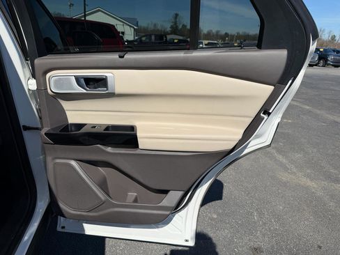 Used 2022 Ford Explorer Platinum w/ Equipment Group 601A image 22