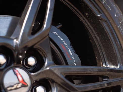 Used 2021 Chevrolet Corvette Stingray Premium Conv w/ Z51 Performance Package image 29