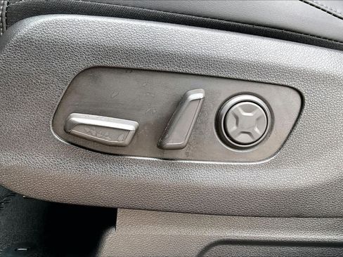Certified 2026 Kia Carnival FWD image 32