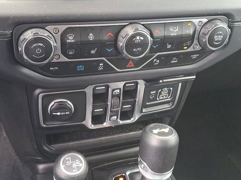 Used 2025 Jeep Wrangler Unlimited Sahara w/ Safety Group AWD/4WD image 15