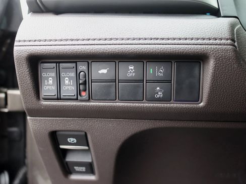 Used 2018 Honda Odyssey EX-L image 18