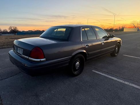 Used 2007 Ford Crown Victoria Police Interceptor image 5