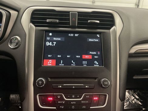 Used 2018 Ford Fusion SE w/ Fusion SE Technology Package image 7