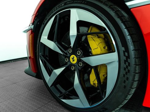 Certified 2025 Ferrari 12Cilindri RWD image 16