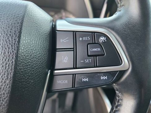 Used 2022 Toyota Highlander XSE AWD/4WD image 21