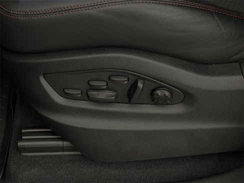 Used 2025 Porsche Cayenne GTS image 21