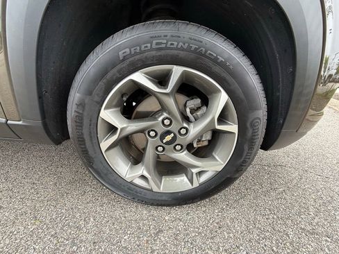Used 2024 Chevrolet Trax LT w/ Driver Confidence Package FWD image 33