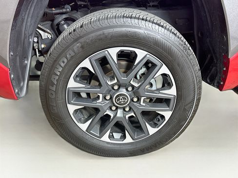 Used 2024 Toyota Tundra Limited AWD/4WD image 11