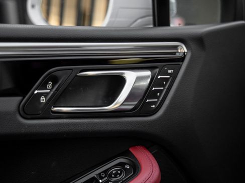 Certified 2022 Porsche Macan S AWD/4WD image 21