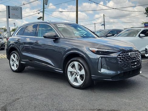 Certified 2025 Audi Q5 Premium Plus w/ Premium Plus AWD/4WD image 2