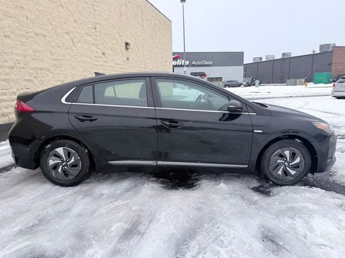 Used 2017 Hyundai Ioniq SEL image 6