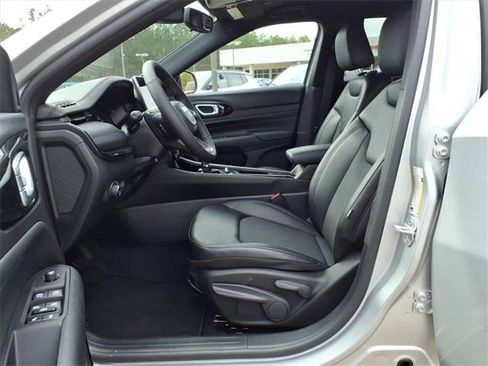 New 2026 Jeep Compass Latitude image 11