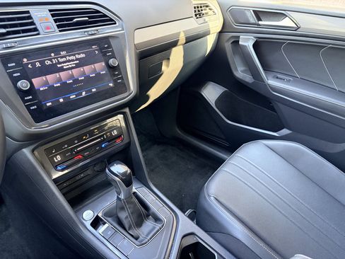 Used 2023 Volkswagen Tiguan SE FWD image 15