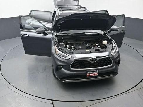 Used 2023 Toyota Highlander Platinum AWD/4WD image 61
