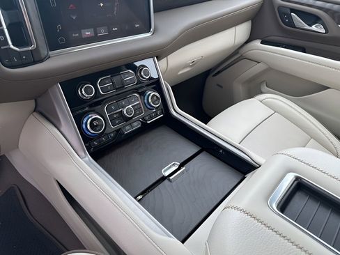 Used 2024 GMC Yukon XL Denali image 35