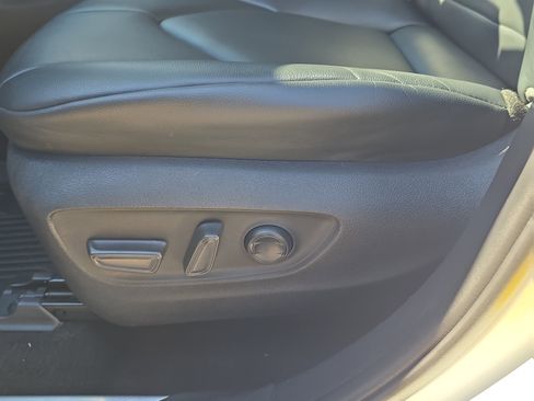 Used 2021 Toyota Highlander XLE image 24