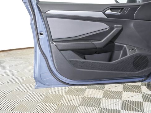 Used 2025 Volkswagen Jetta SE w/ Black Wheel Package image 33